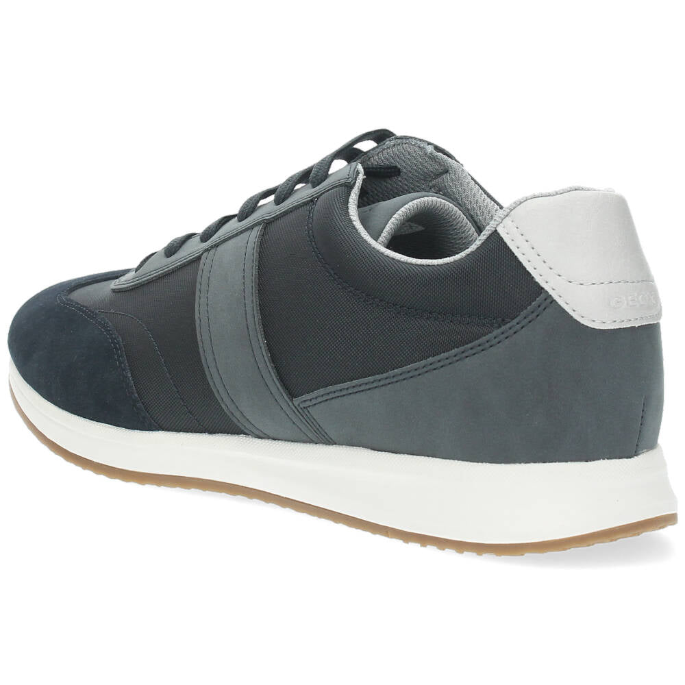 Donkelblauwe sneakers