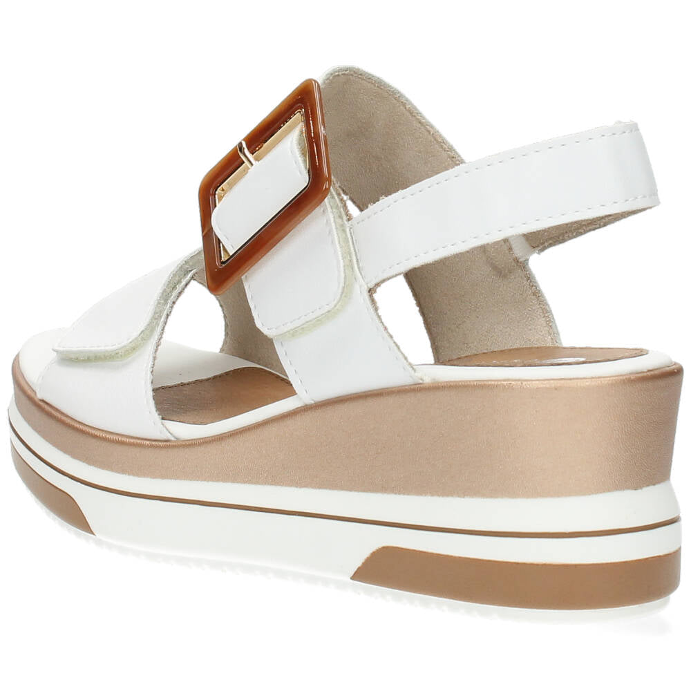 Witte sandalen
