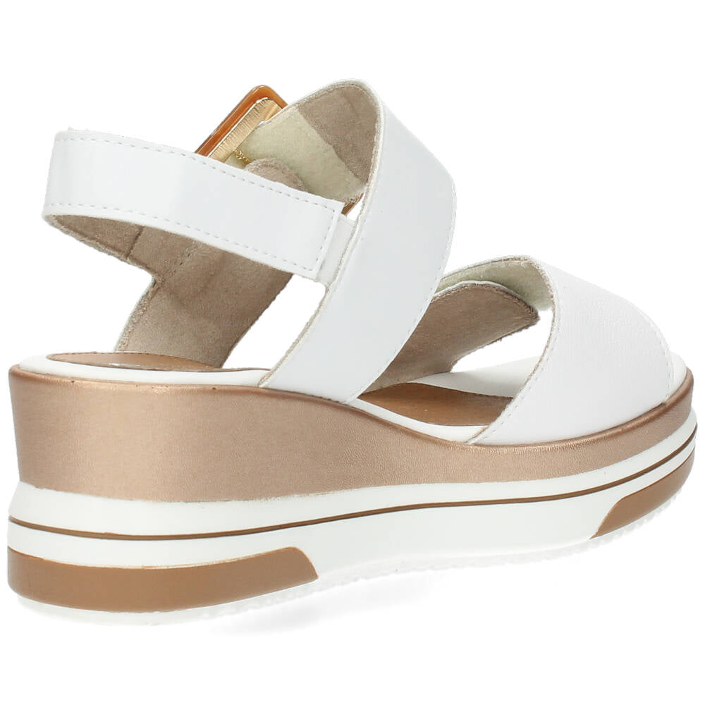 Witte sandalen