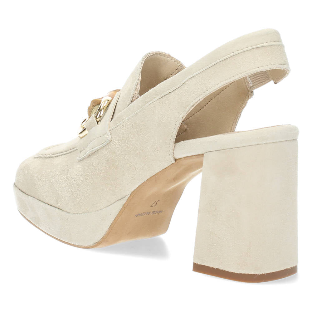 Beige mocassins op hak