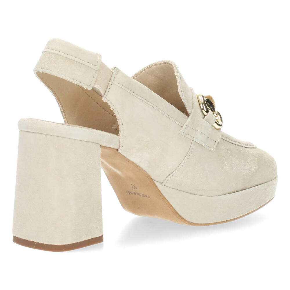 Beige mocassins op hak