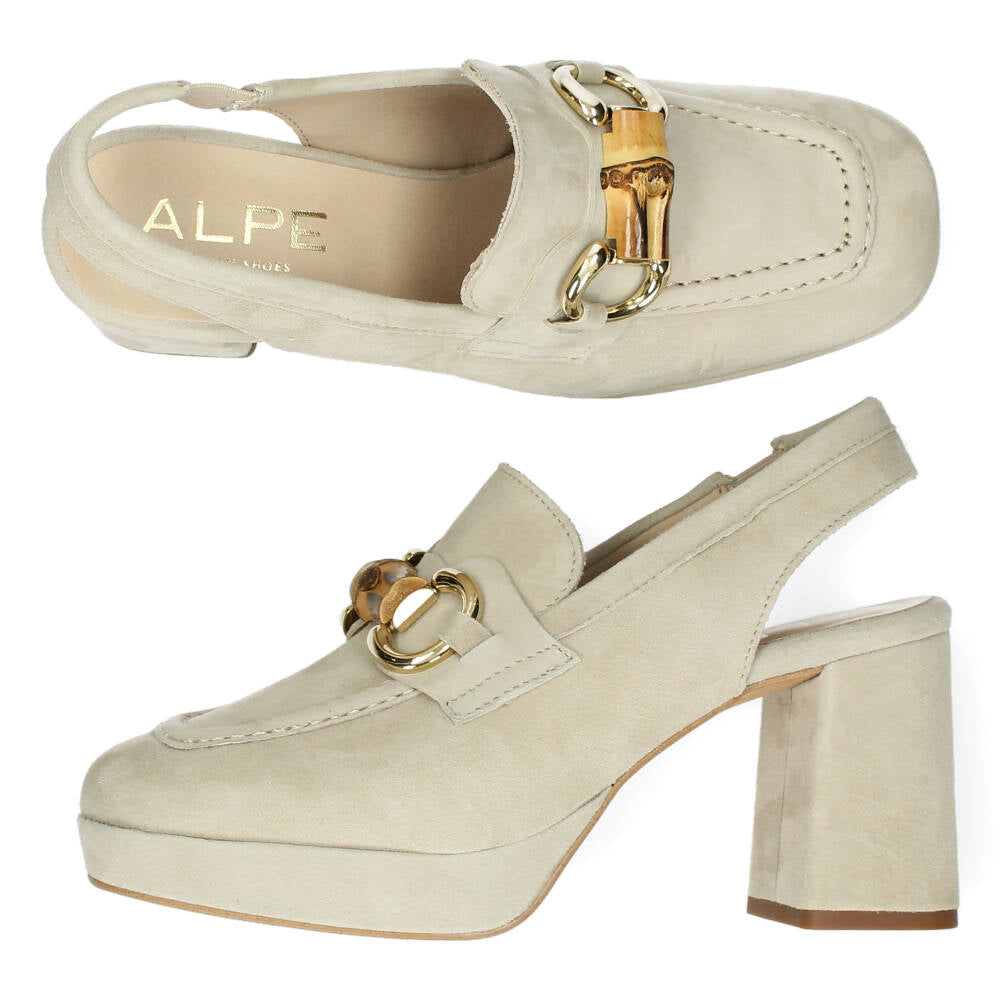 Beige mocassins op hak