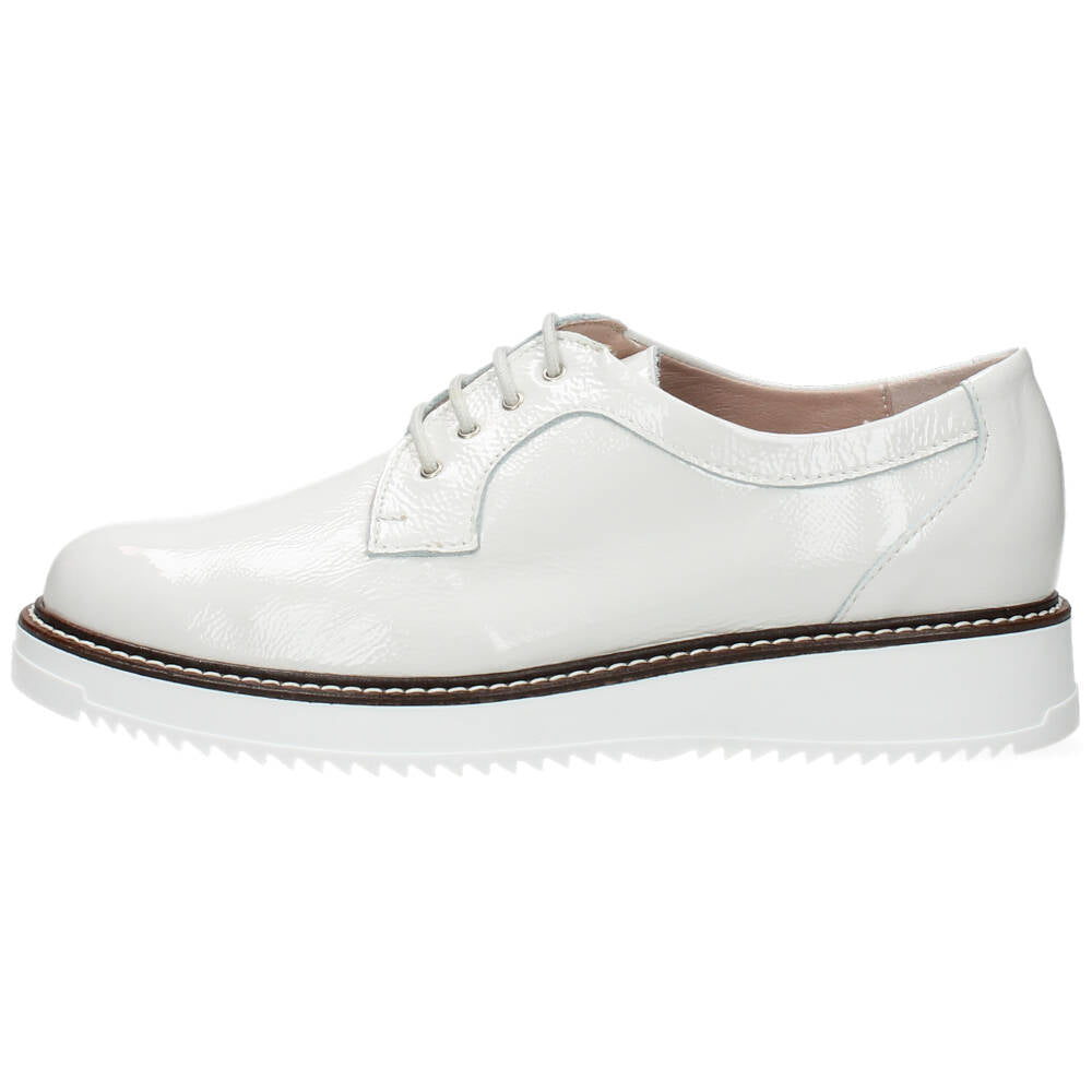 Witte veterschoenen