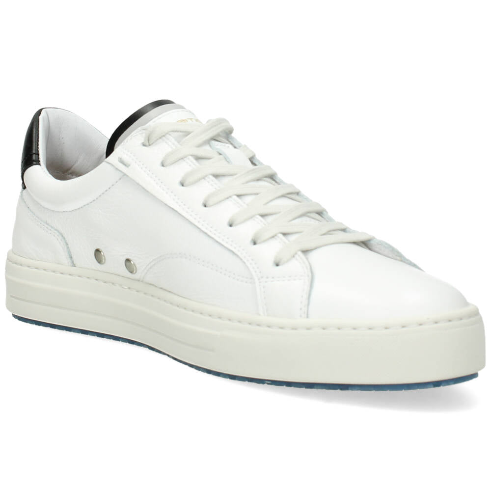 Witte sneakers