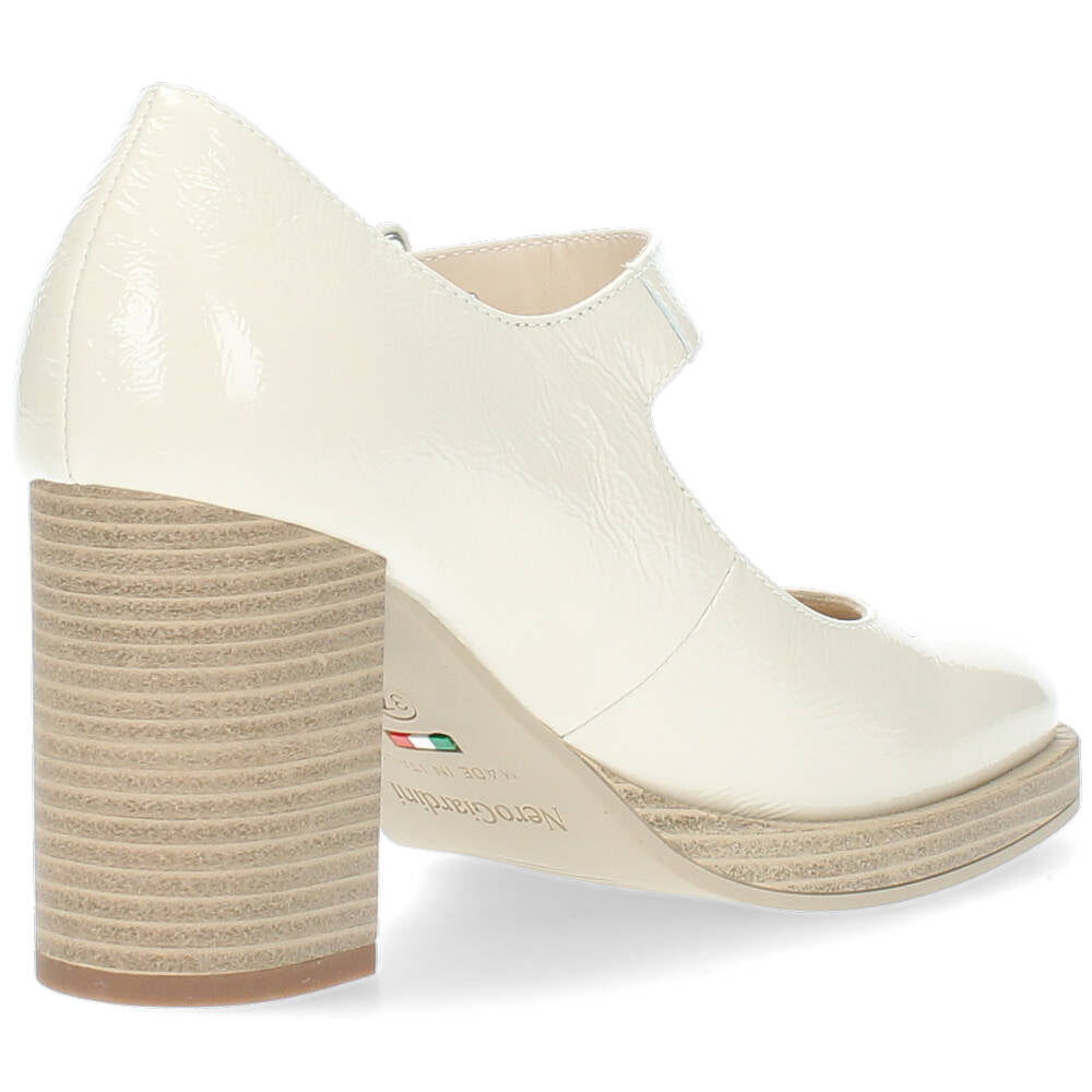 Beige pumps