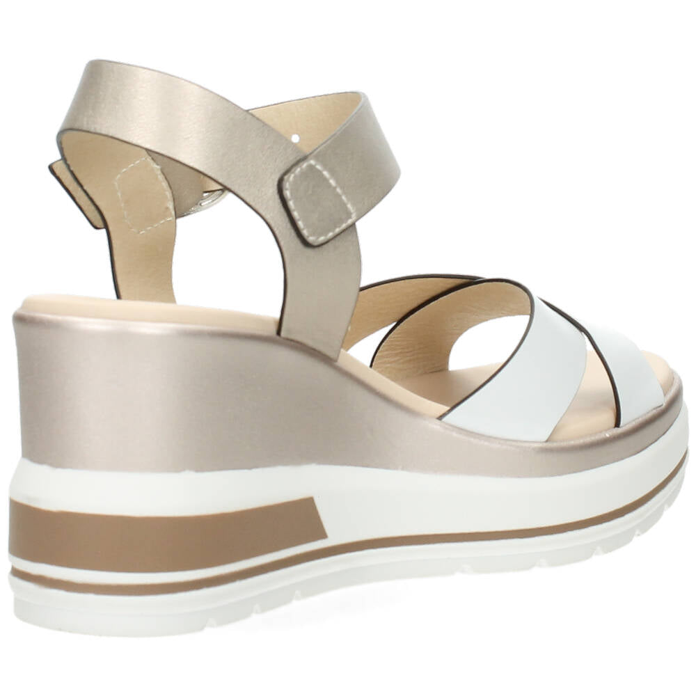 Witte sandalen