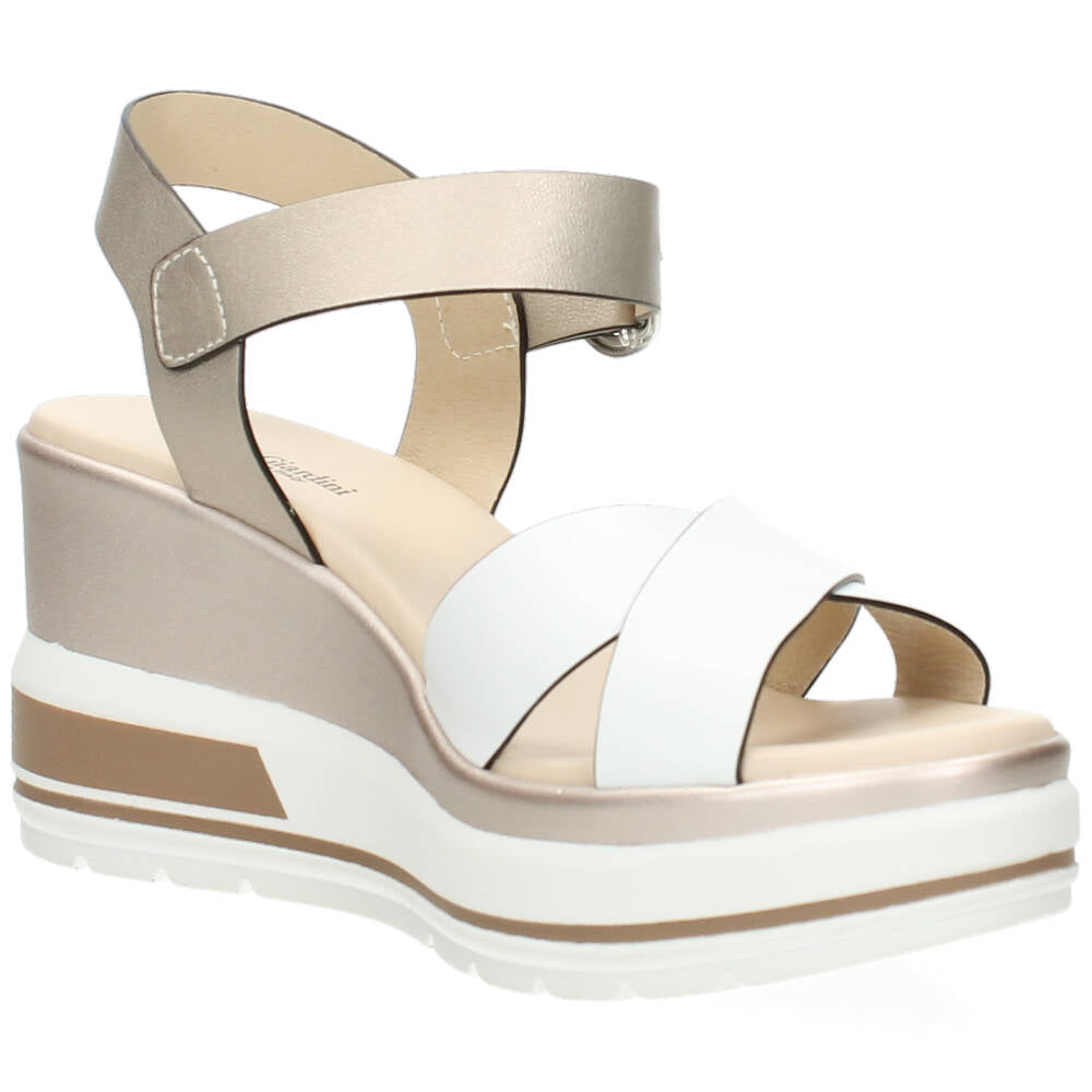 Witte sandalen