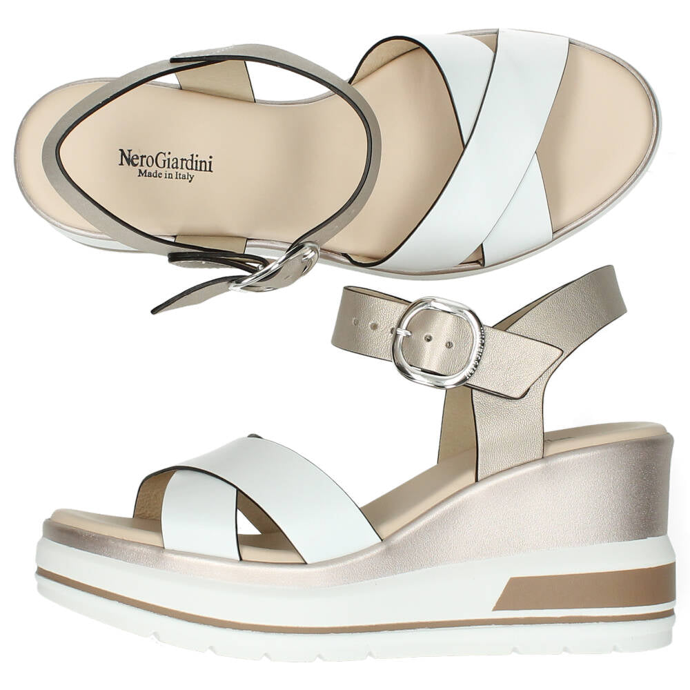 Witte sandalen