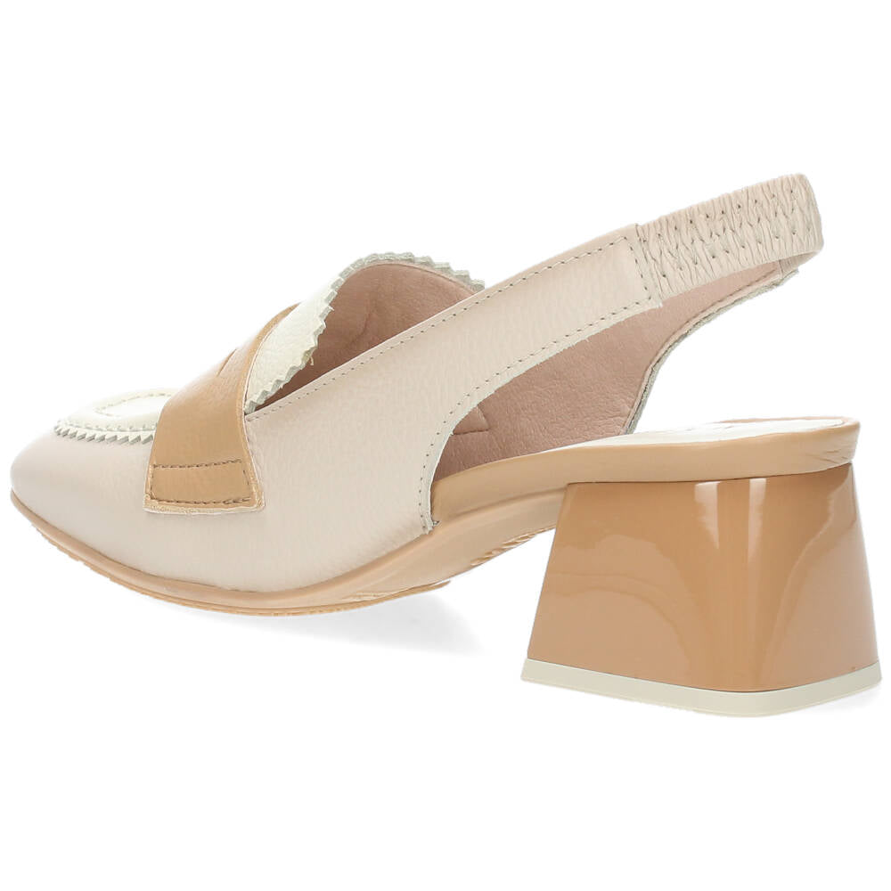 Beige mocassins op hak