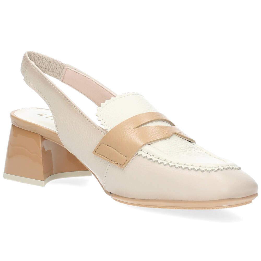 Beige mocassins op hak