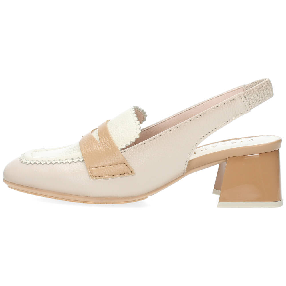 Beige mocassins op hak