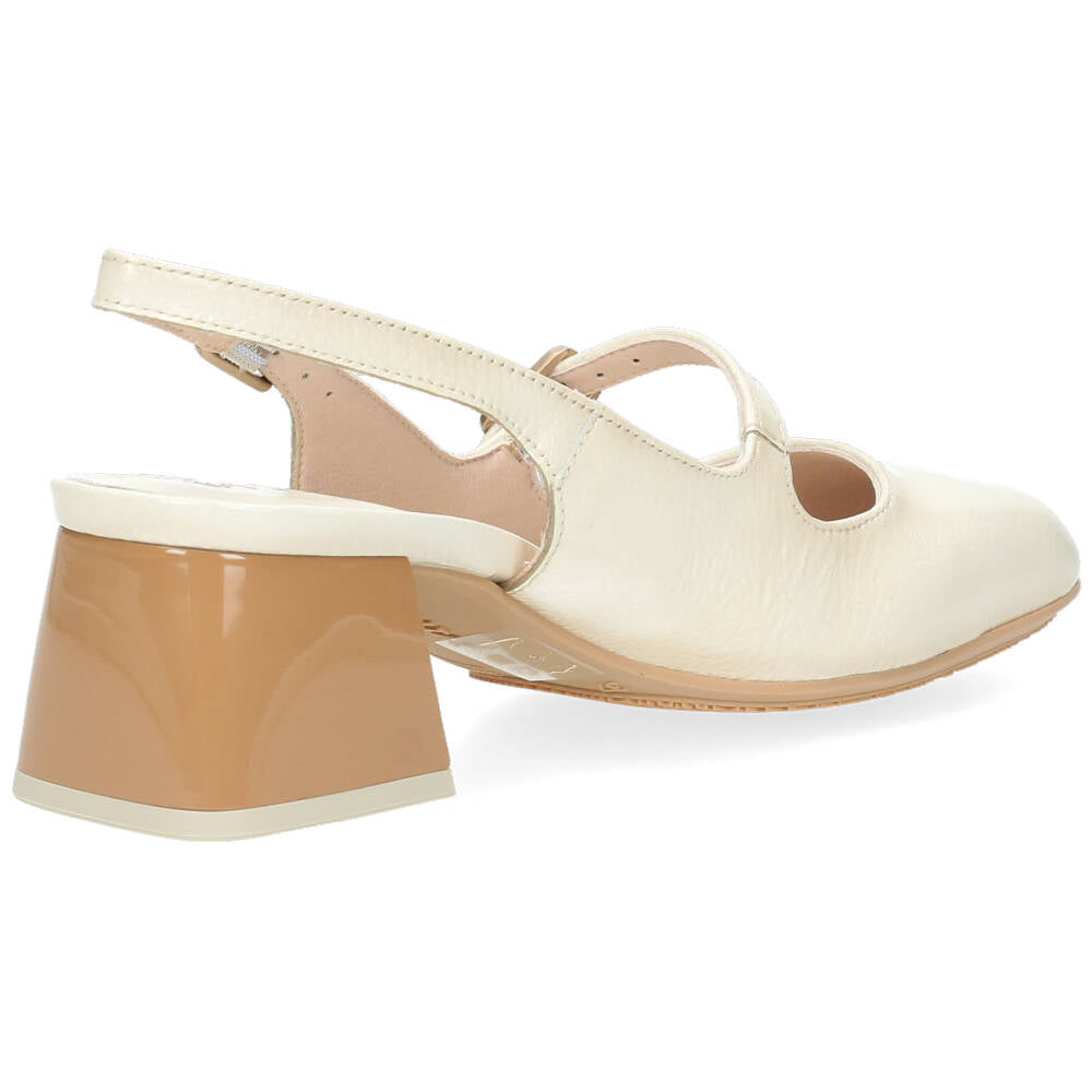 Ecru mocassins met hak