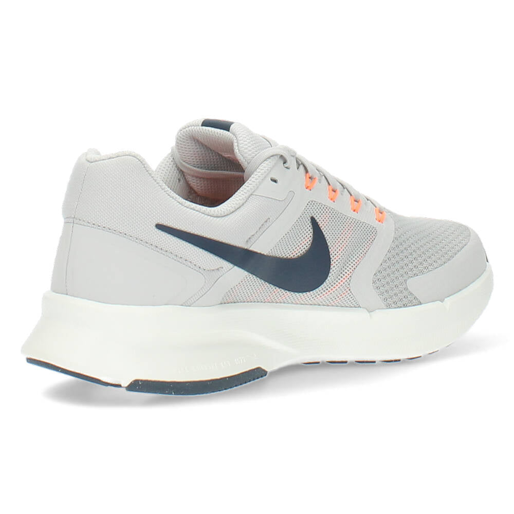 Grijze sportschoenen
