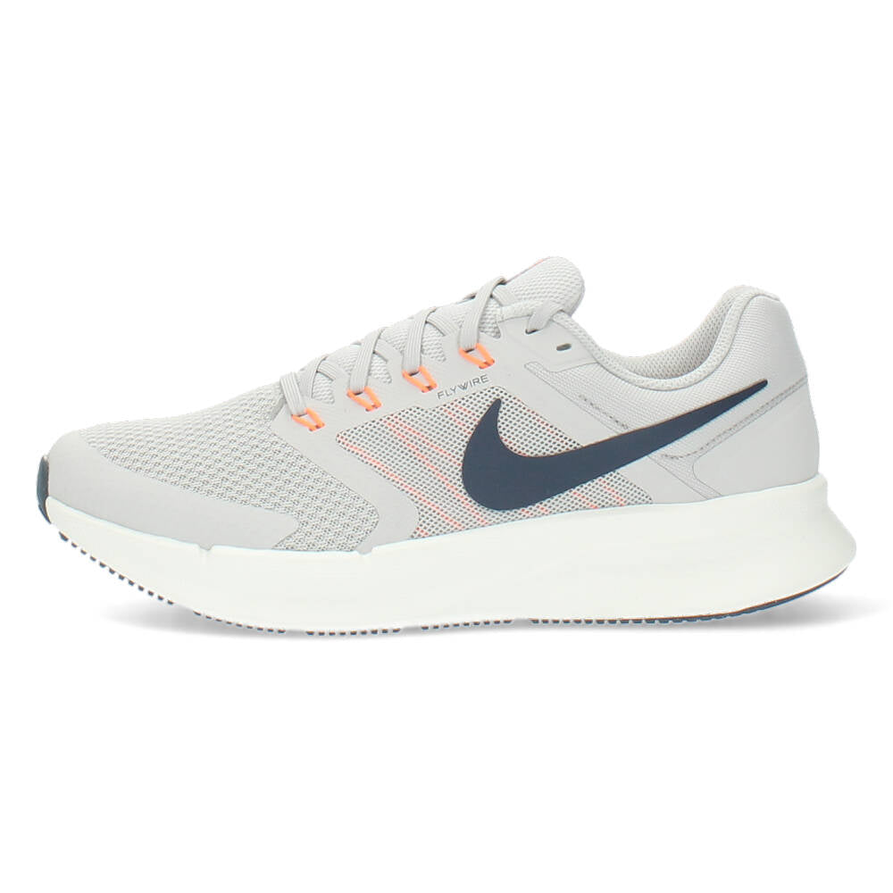 Grijze sportschoenen