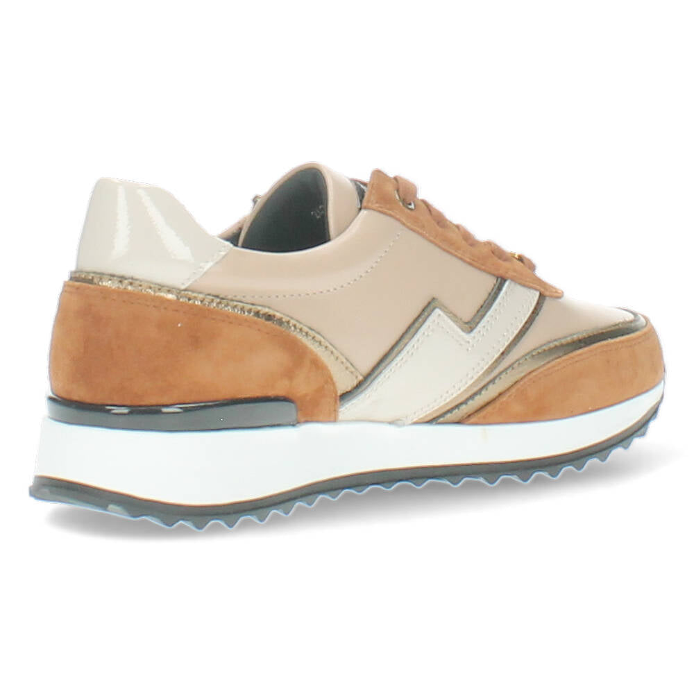 Cognac sneakers