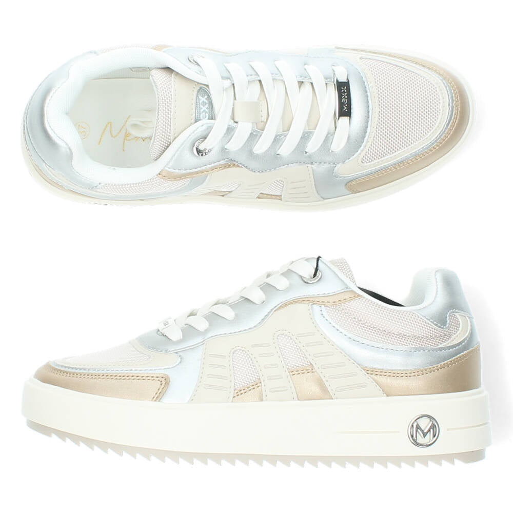 Witte sneakers