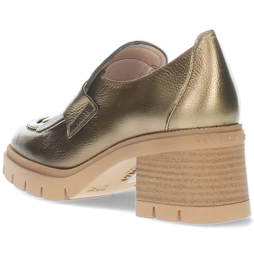 Gouden mocassins op hak