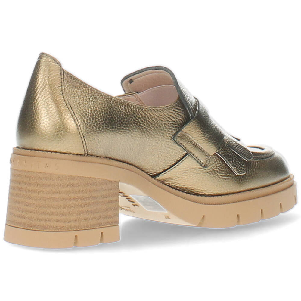 Gouden mocassins op hak