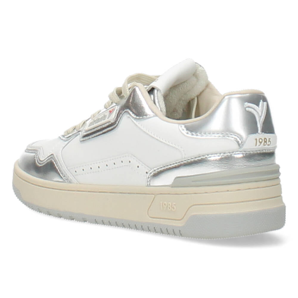 Witte sneakers