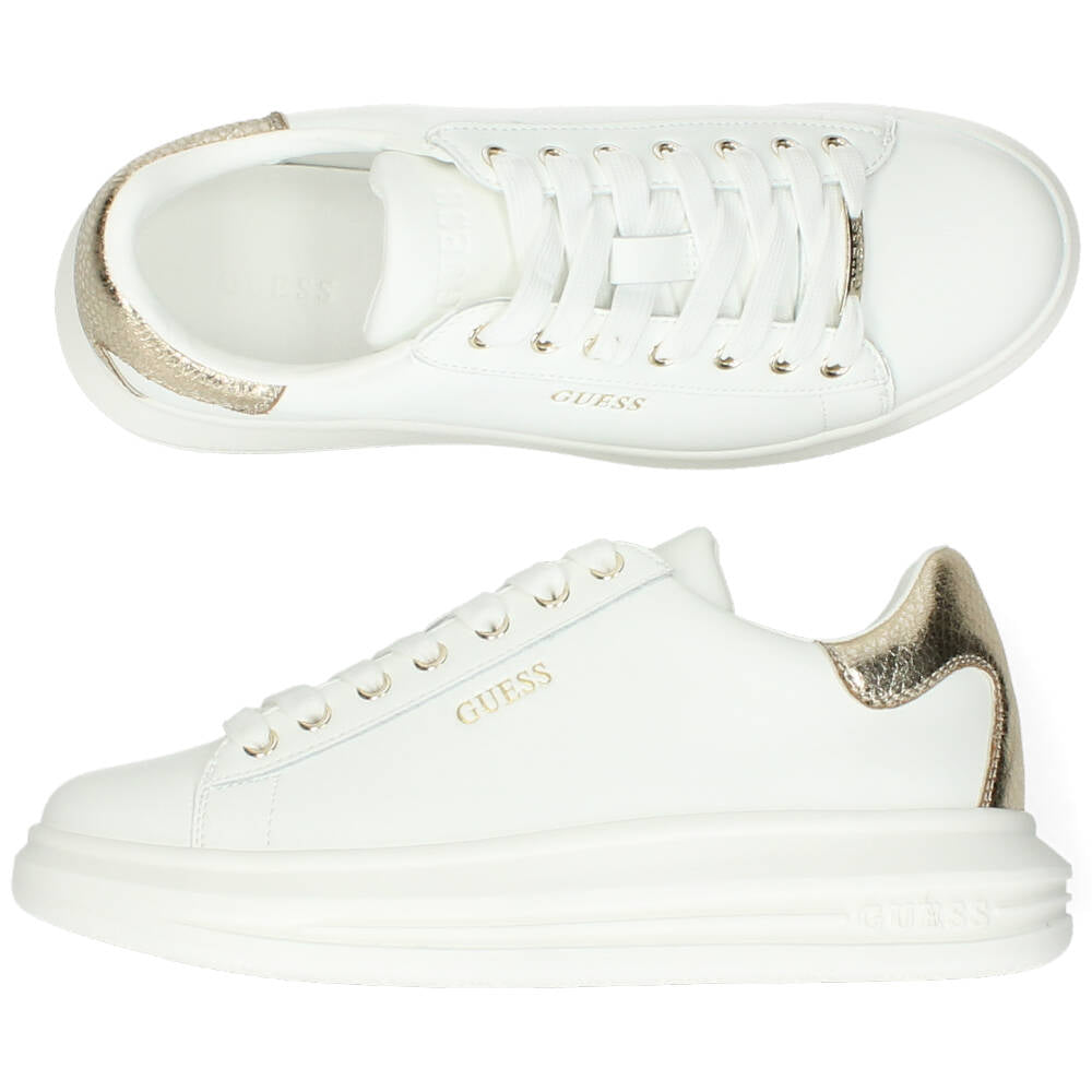 Witte sneakers