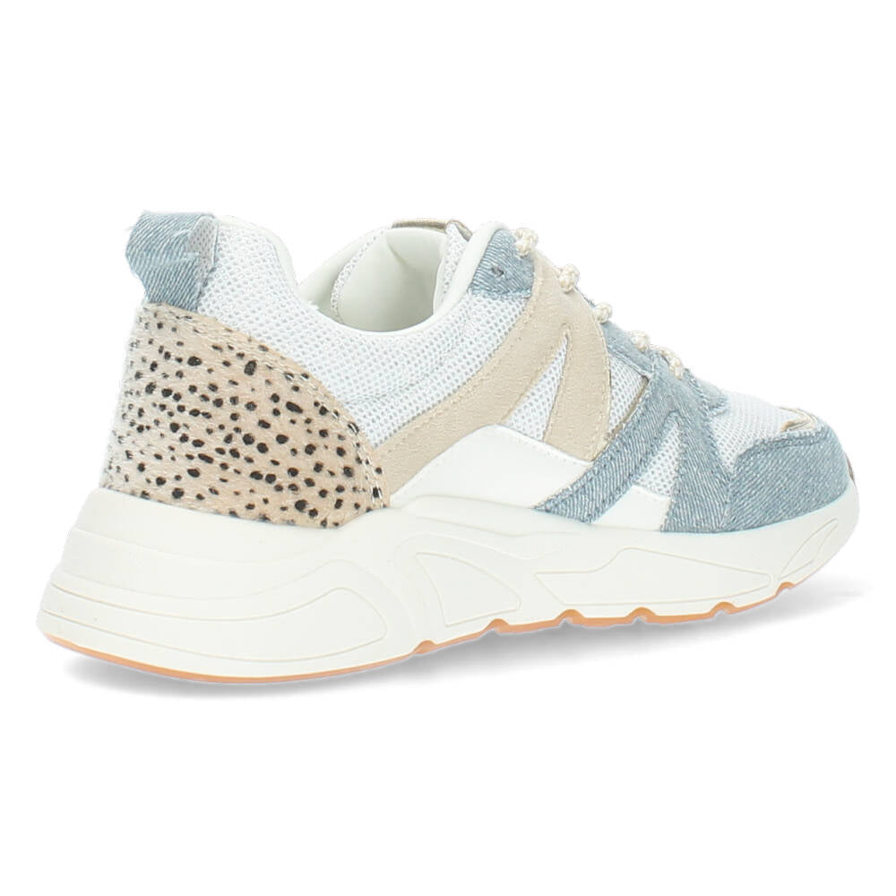 Witte sneakers