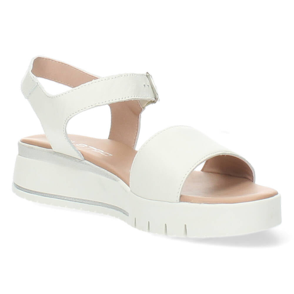 Witte sandalen