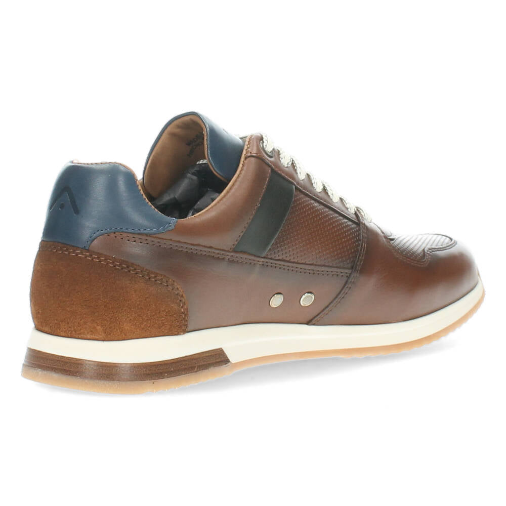 Cognac sneakers