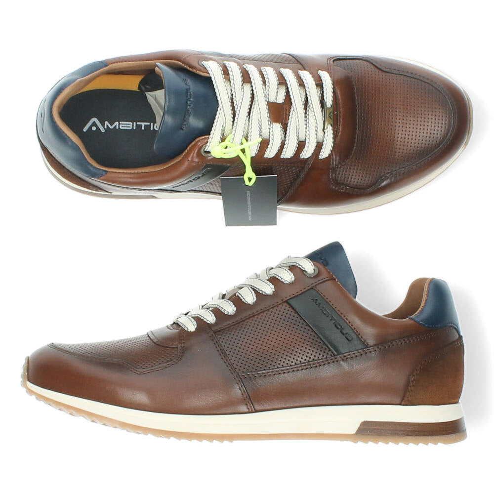 Cognac sneakers