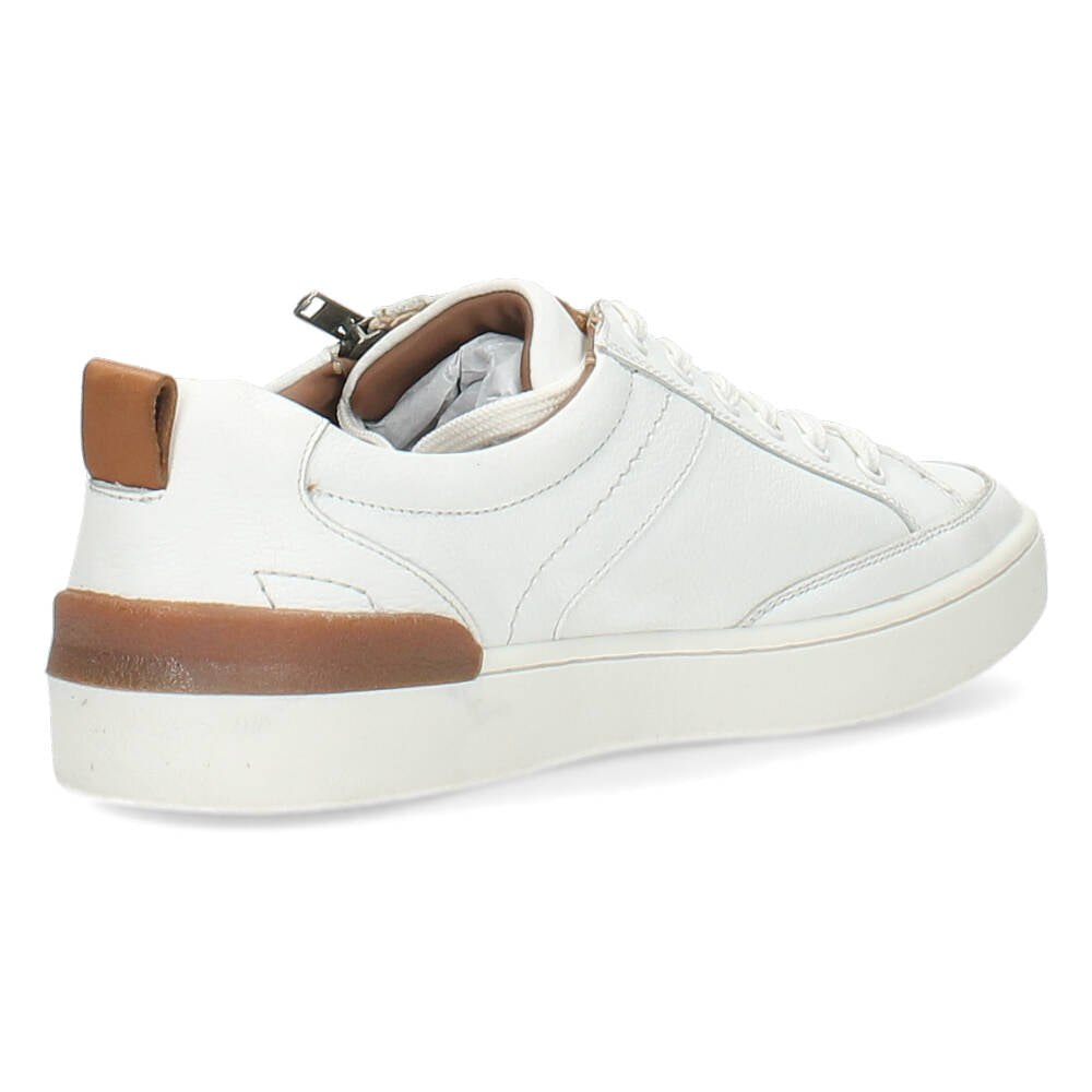 Witte sneakers