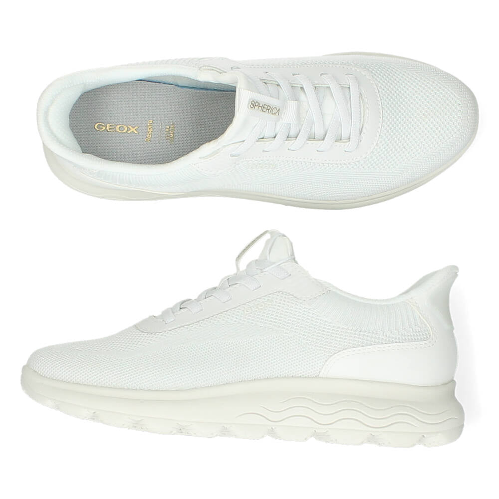 Witte sneakers