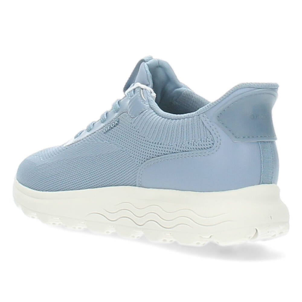 Lichtblauwe sneakers