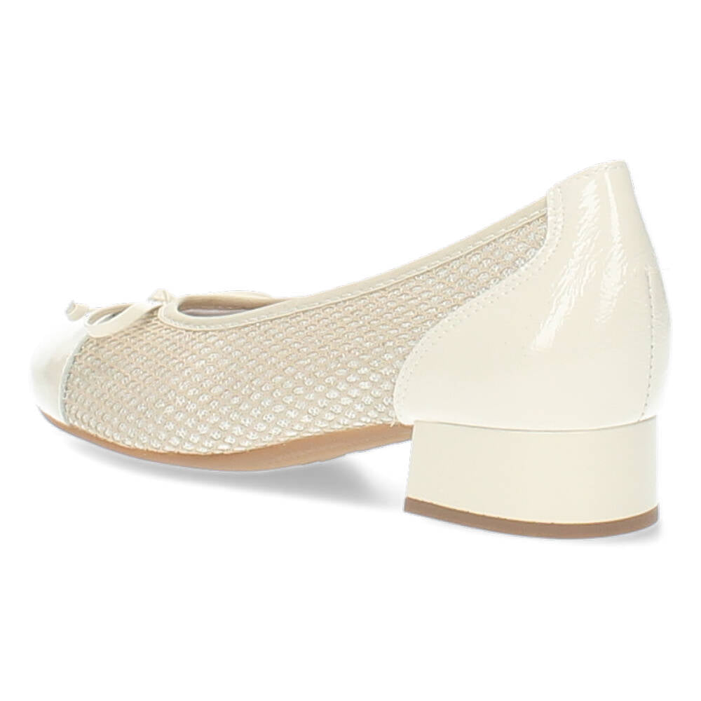 Ecru pumps
