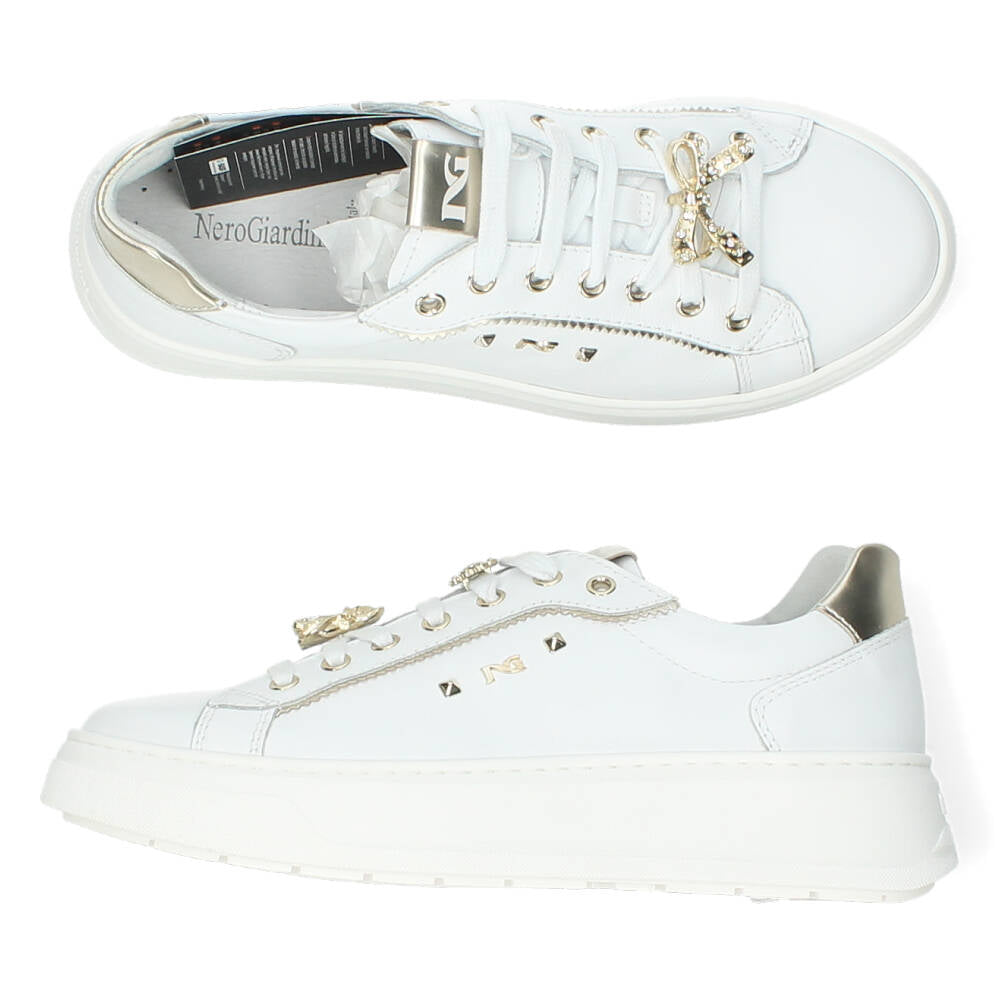 Witte sneakers