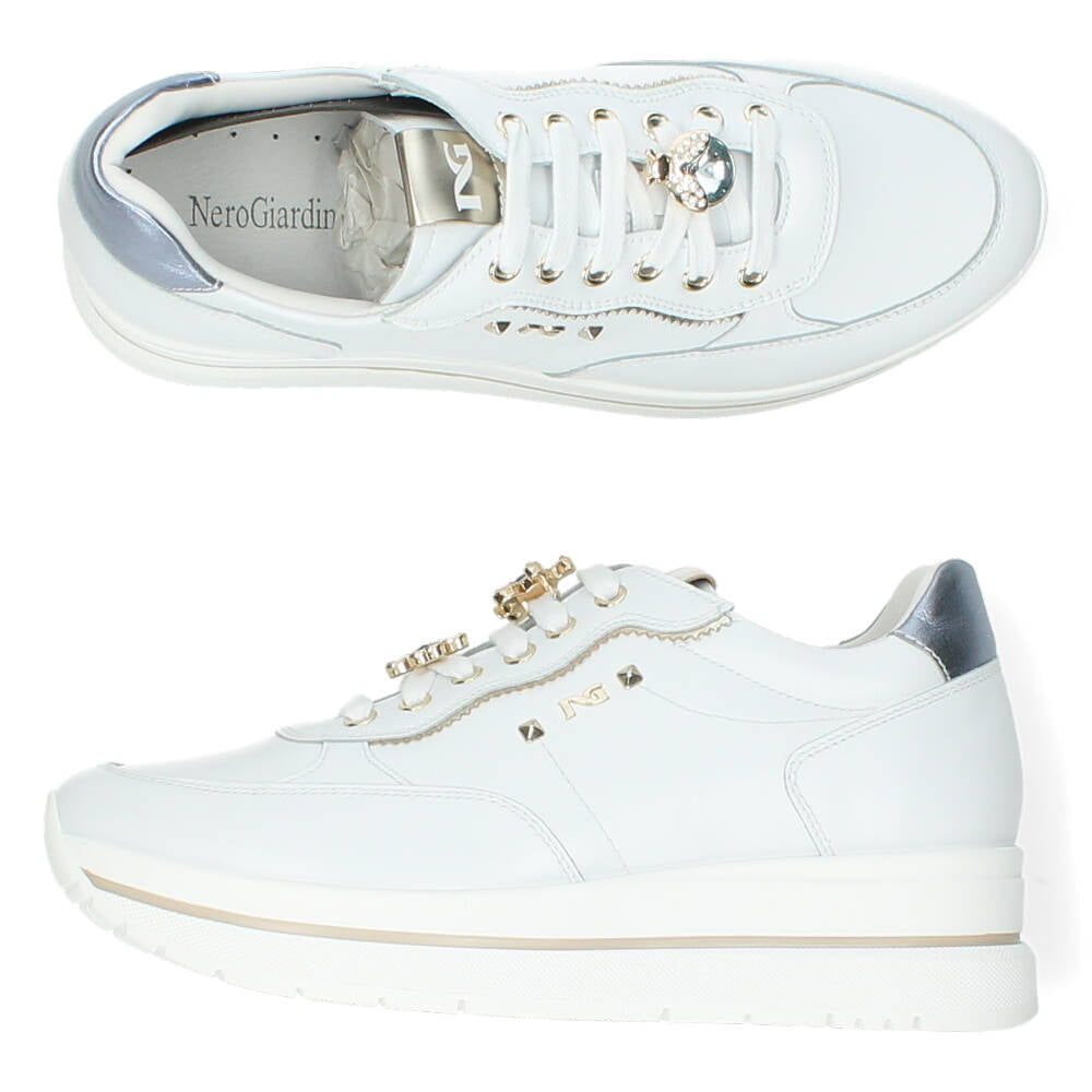 Witte sneakers