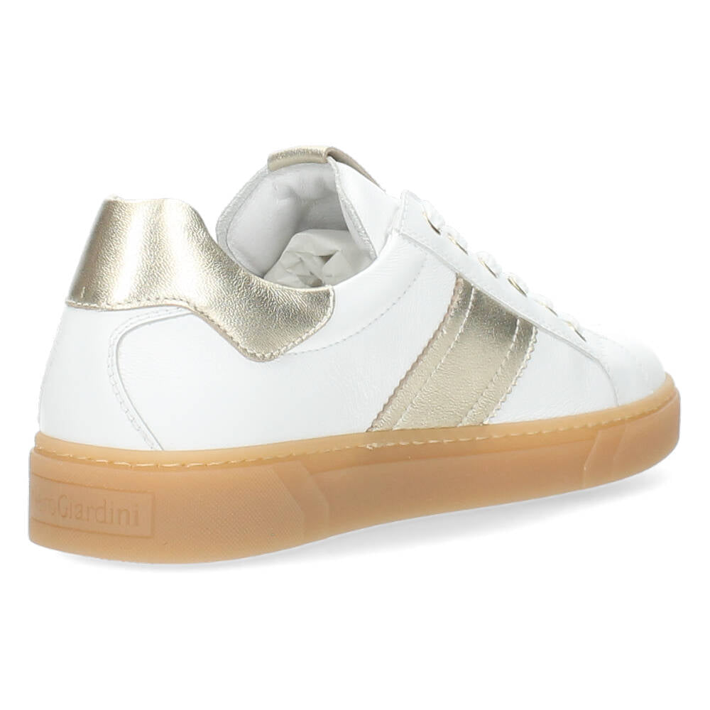 Witte sneakers