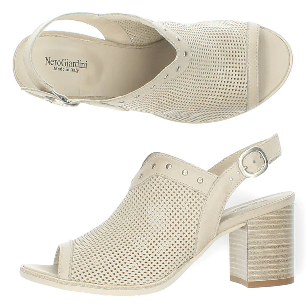 Beige sandalen