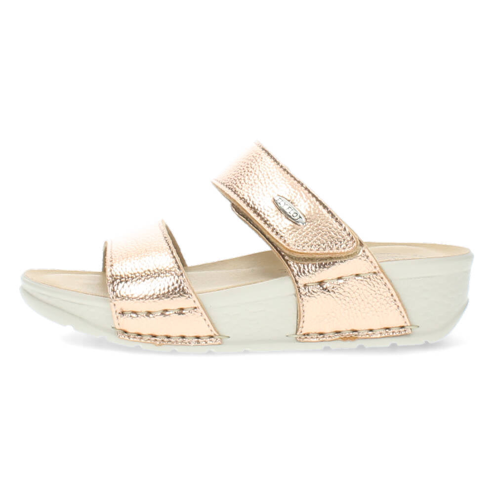 Metallic slippers