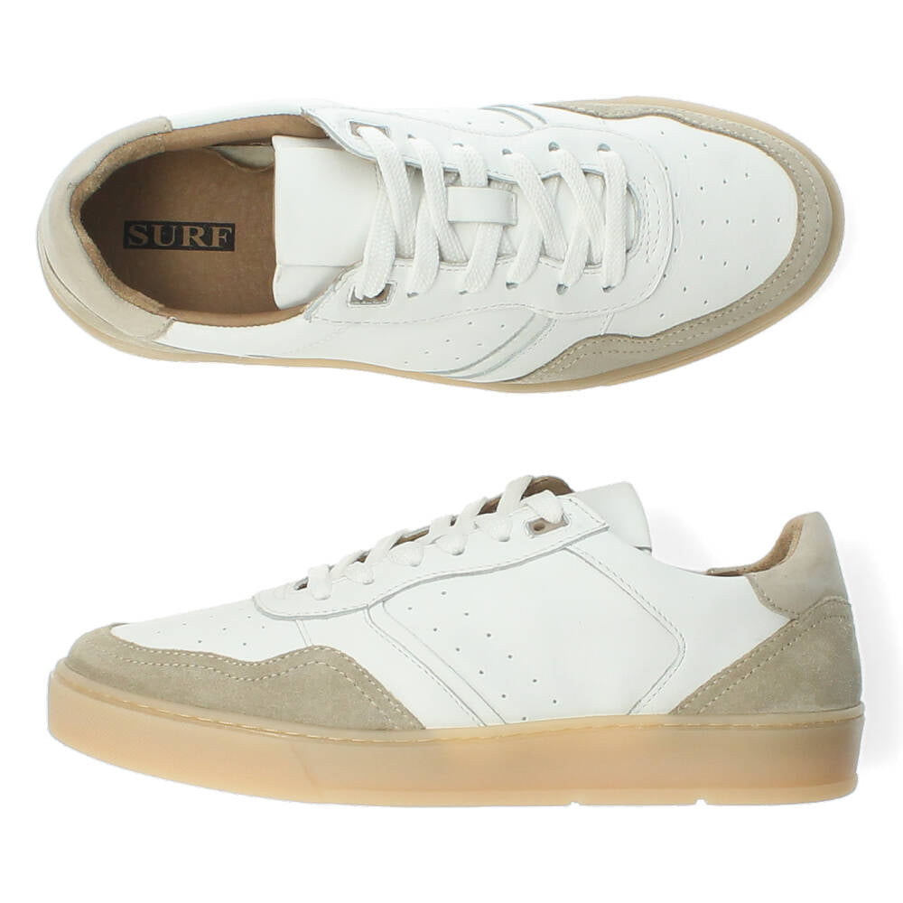 Witte sneakers
