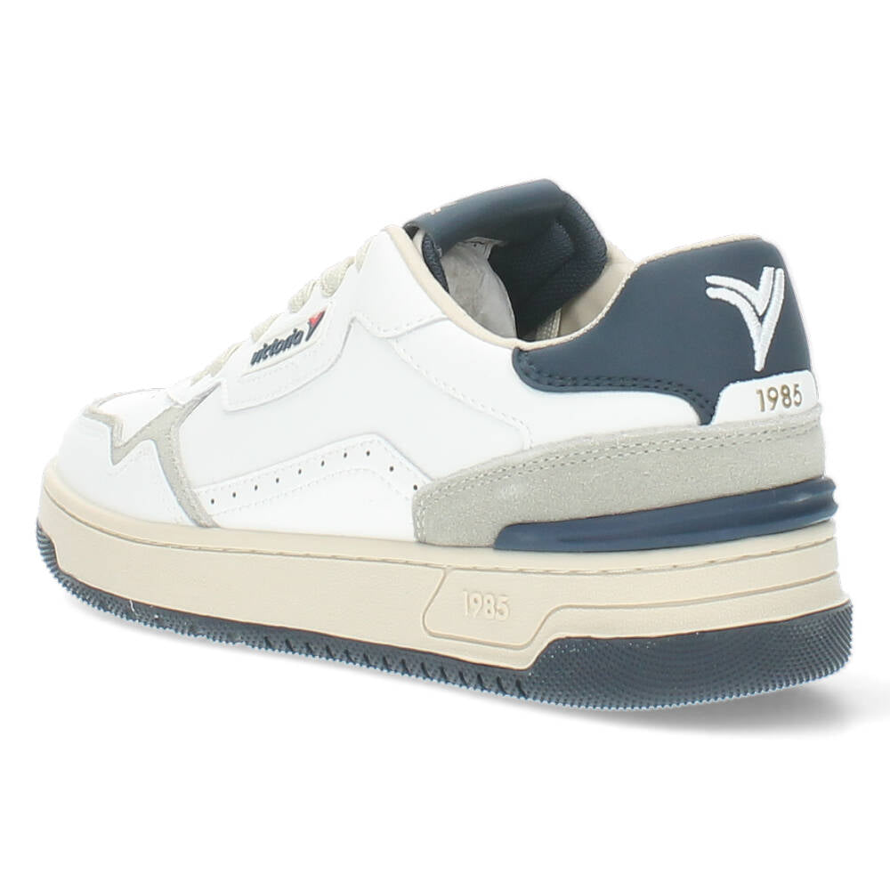 Witte sneakers