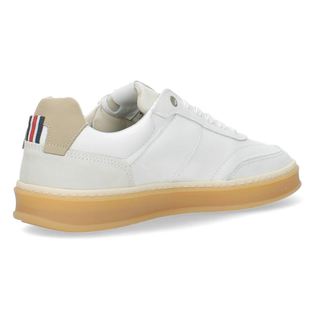 Witte sneakers
