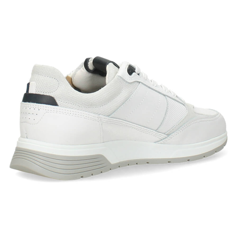 Witte sneakers