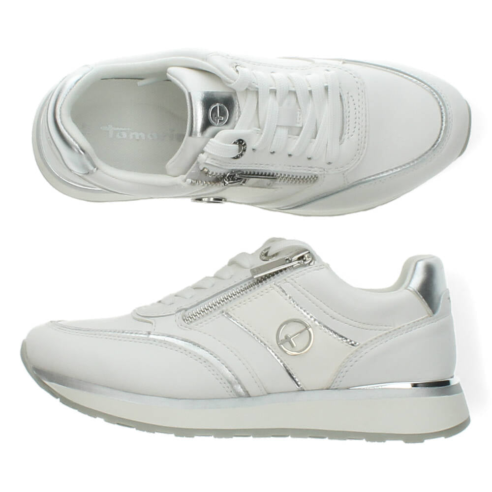Witte sneakers