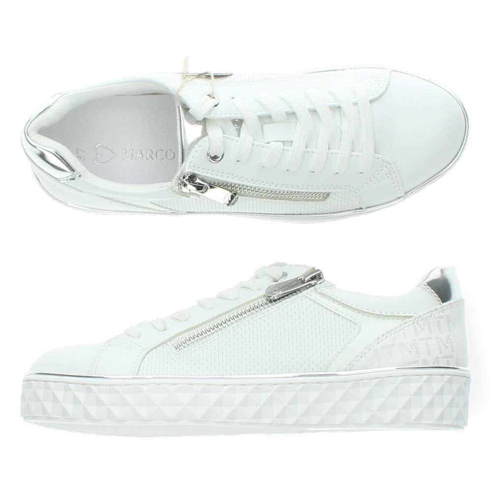 Witte sneakers