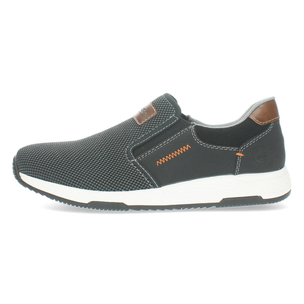 Zwarte slip-ons