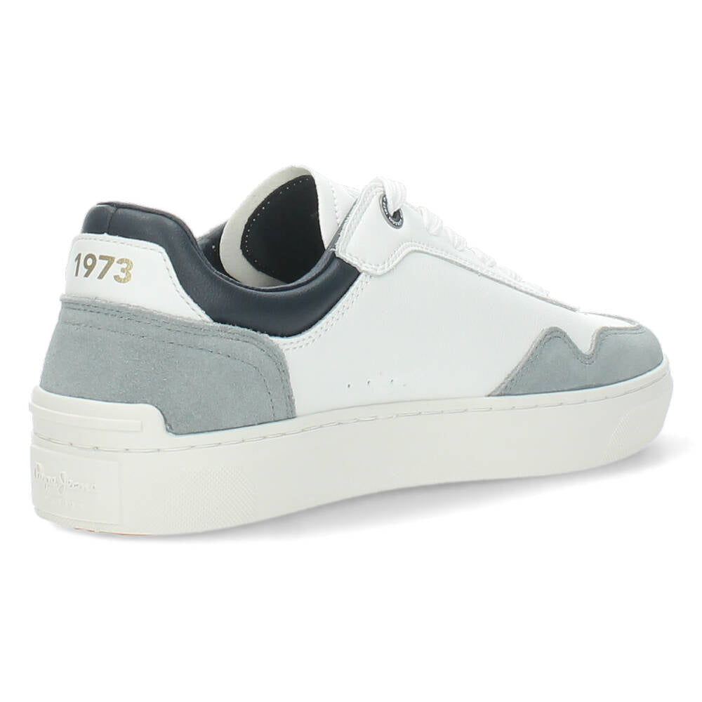 Witte sneakers