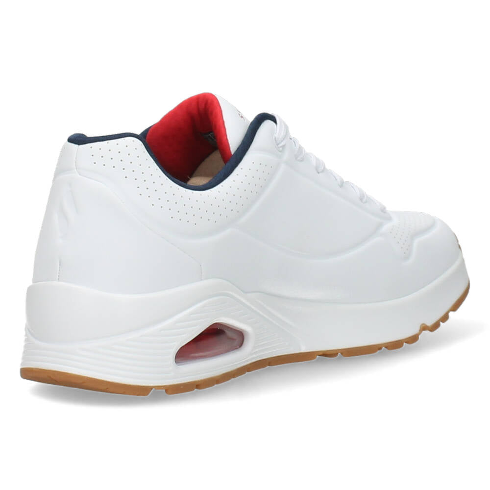 Witte sneakers