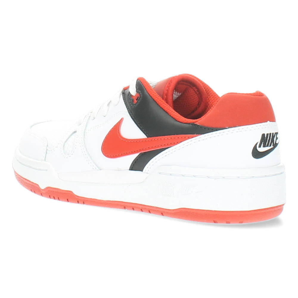 Witte sneakers