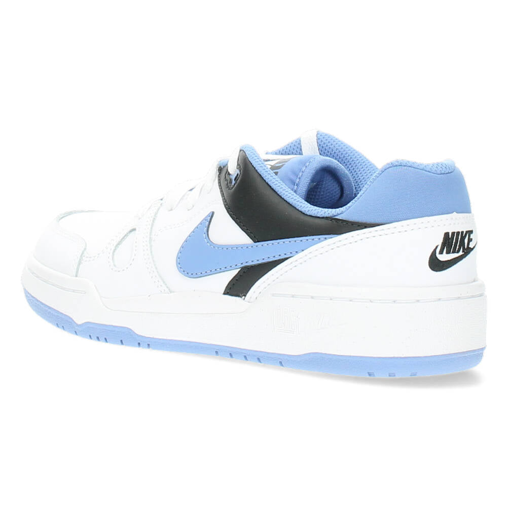 Witte sneakers
