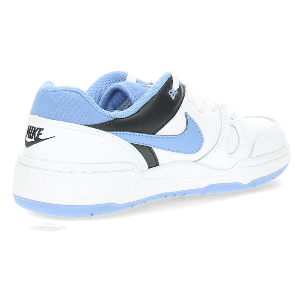 Witte sneakers