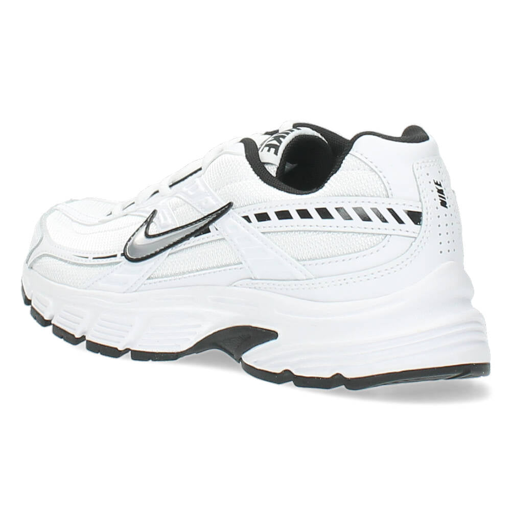Witte sportschoenen